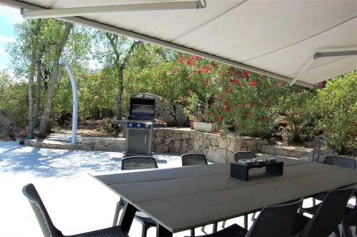 Villa with sea view and heated infinity pool