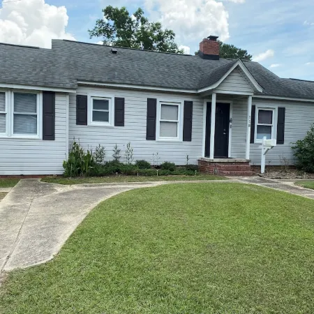 Newly remodeled 3 bdrm, walk to park, restaurants