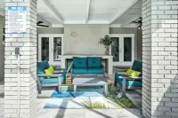 Cozy Safety Harbor Retreat w/ Heated Pool & Near Downtown