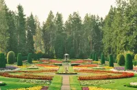 Private full-floor upstairs 2 bedroom apartment @13th & Grand