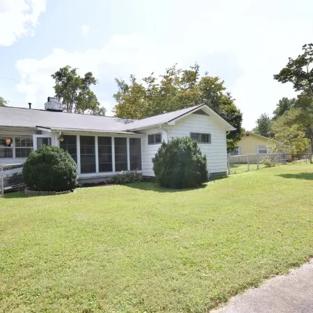 Charming 3 Bedroom house with detached garage.