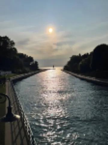 Riverwalk 100 on Pine Rivertownhome with gourmet kitchen~2 BR can sleep 8.