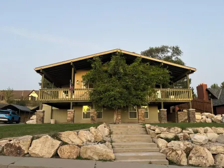 The Treehouse: Spacious Retreat with Theater Room, Fire Pit & Mountain Views Отели в г. Орем