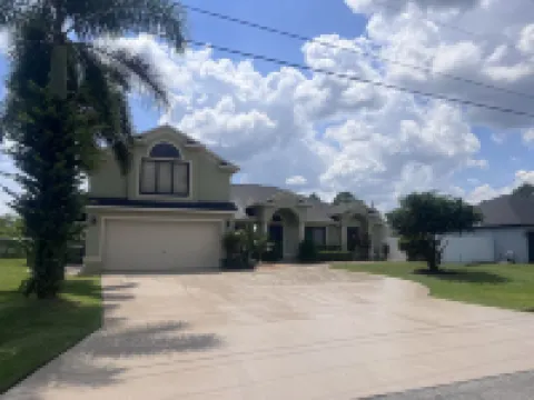 Relax near Clover Park 7 min drive