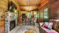 Cozy Log Cabin with Hot Tub