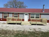 Country setting one mile from boat dock and beach .Now with Internet and Wi-Fi.