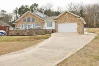 Stunning Lake House w/Large GAMEROOM Hotels in St. Clair County