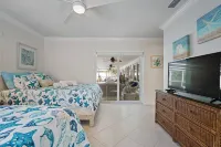 Screened-In Heated Pool and 5 min from the beach. Child friendly.