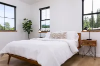Fairhaven Luxury With Rooftop Deck and Ocean Views - 4-Star