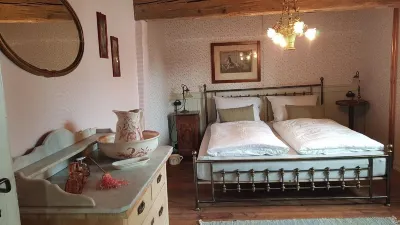 Romantic vacation apartment in renovated half-timbered house from 1706 with courtyard and garden Hotels near Bildhauergarten Peter Lenk