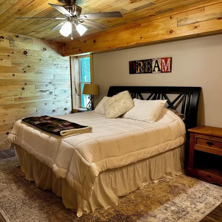 4-Bedroom Direct Waterfront Lakehouse in Maine. Fire Pit, Deck, Private Dock.
