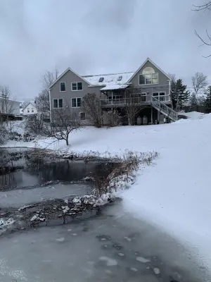 Riverfront mountain retreat Hotels in Kingfield