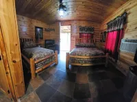 Little cabin in the heart of the Kiamichi Mountains 33 miles from Hochatown, OK Hotels in Pushmataha County