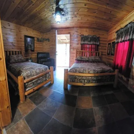 Little cabin in the heart of the Kiamichi Mountains 33 miles from Hochatown, OK