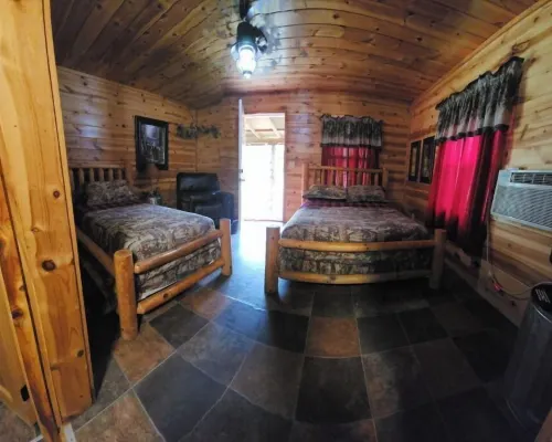 Little cabin in the heart of the Kiamichi Mountains 33 miles from Hochatown, OK Hotels in Pushmataha County