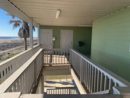 Beautiful Beachfront Home Отели в г. Гранд Айл