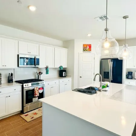Sequoia Riverway Retreat, Visalia Central Home 4BR, 2.5 BTH. 45 mins to Sequoia