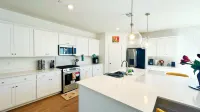 Sequoia Riverway Retreat, Visalia Central Home 4BR, 2.5 BTH. 45 mins to Sequoia