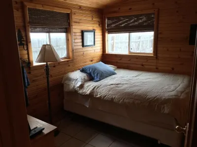 Cute Lakefront Cottage on Lake Michigan. Hotels near Silver Lake State Park