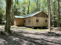Creekside Log Cabin w/firepit, near quaint towns Thomas/Davis & many state parks
