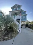Garden City Pet friendly beach house! Golf car provided. 3 min ride to the beach