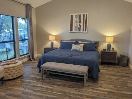 LBJ Open Water Home w/ 2-level Dock & Rope Swing!