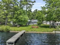 Cozy private lakefront cottage, pet-friendly, short drive to Traverse City