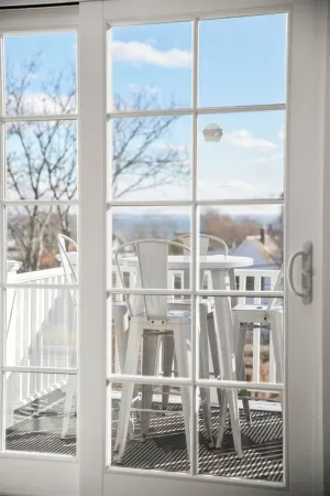 West End Nest - Bayview - Deck - Parking