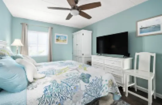 Newly Renovated Condo! Ocean View, Steps to beach, pool, private balcony,A/C