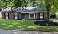 Charming private southern home- pet friendly, King Beds Hotels near Boggins Heights