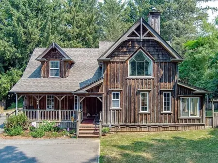 The Cabin at the Redwoods