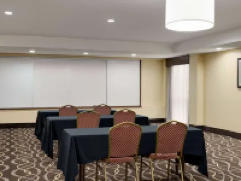 AmericInn by Wyndham Grand Rapids Airport North Hoteles en Municipio de Cascade