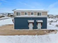 Bear Lake Cabin Sleeps 12! Game Room! Plenty of Parking for Cars and Toys!