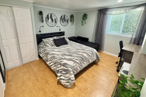 Brand new cozy luxury apartment! Massage chair, two fireplaces with heaters