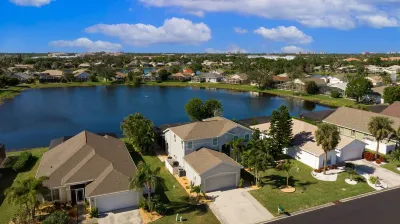 Waterview! 5 Bedrooms! 10 minutes to Fort Myers Beach!