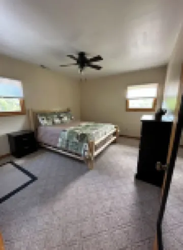 Guest house~ HOT TUB ~Breathtaking mountain views near Hatley Point