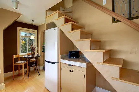 Upper suite in a classic Fremont home (Read Description before proceeding Отели рядом с достопримечательностью «Библиотека Сиэтл Метафисикал»