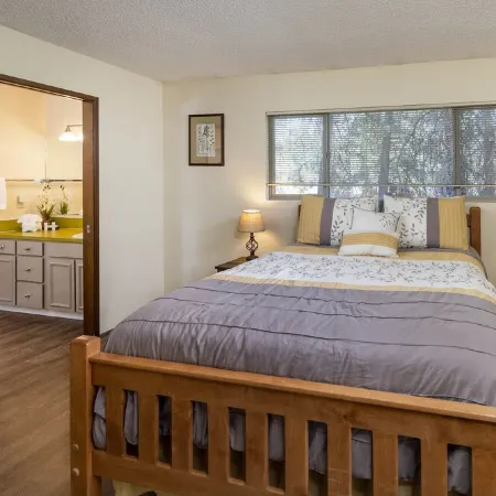 Private, Quiet 2 Bedroom Condo w/ Pool & Hot Tub