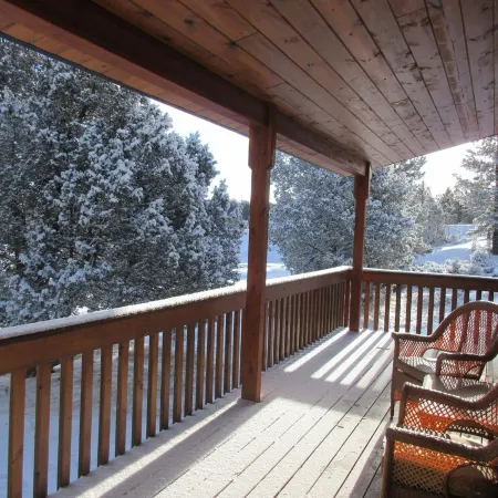 3 BDRM comfy cabin - centrally located to Bryce & Zion. Central air and Heating