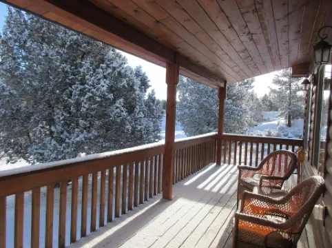 3 BDRM comfy cabin - centrally located to Bryce & Zion. Central air and Heating