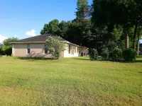 CLEAN Modern home, 3 bedrms, 1 double-sink bathrm,   65" TV  & 3 couches