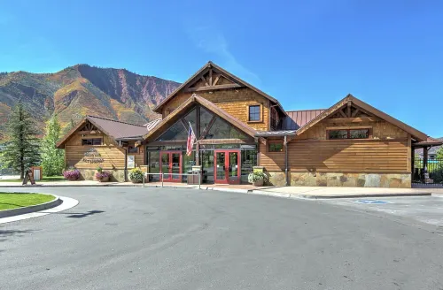 MTN Condo with 1 Fishing Badge, Patio & BBQ Grill, 25 Mi. to Aspen & Skiing!