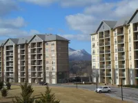 Stay Near the Strip, One Minute Off Parkway with Sensational Views.
