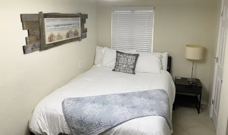 Weekends Are Best Spent at the Beach! Отели рядом с достопримечательностью «Биг Фиш»