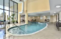 Beautiful Condo with Beach Front View    2 Pools - Jacuzzi