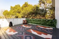 Heated Pool, MiniGolf, Karaoke, Game Room, Spa, 2mi to DT - SoCo Cowgirl - Private Pools