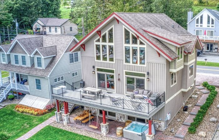 Walking Distance to Wisp. Spacious, 4-bedroom home in the heart of Deep Creek.