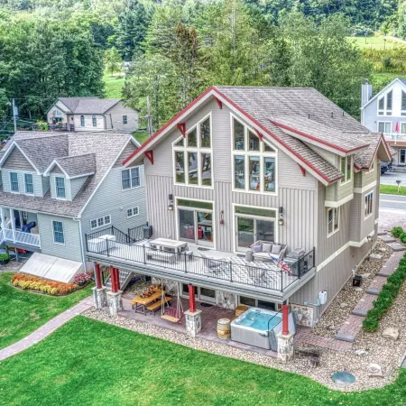 Walking Distance to Wisp. Spacious, 4-bedroom home in the heart of Deep Creek.