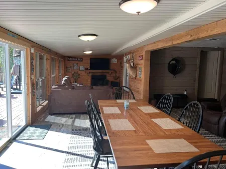 Waterfront Retreat in Toledo Bend Отели в г. Сабин Пэриш