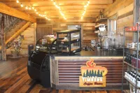 Beautiful Newly Remodeled Log Cabin at Tiny Timbers Resort!